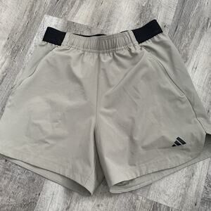 Adidas Pull On Shorts Mens Small 5” Khaki Olive Green Zip Pockets Aeroready